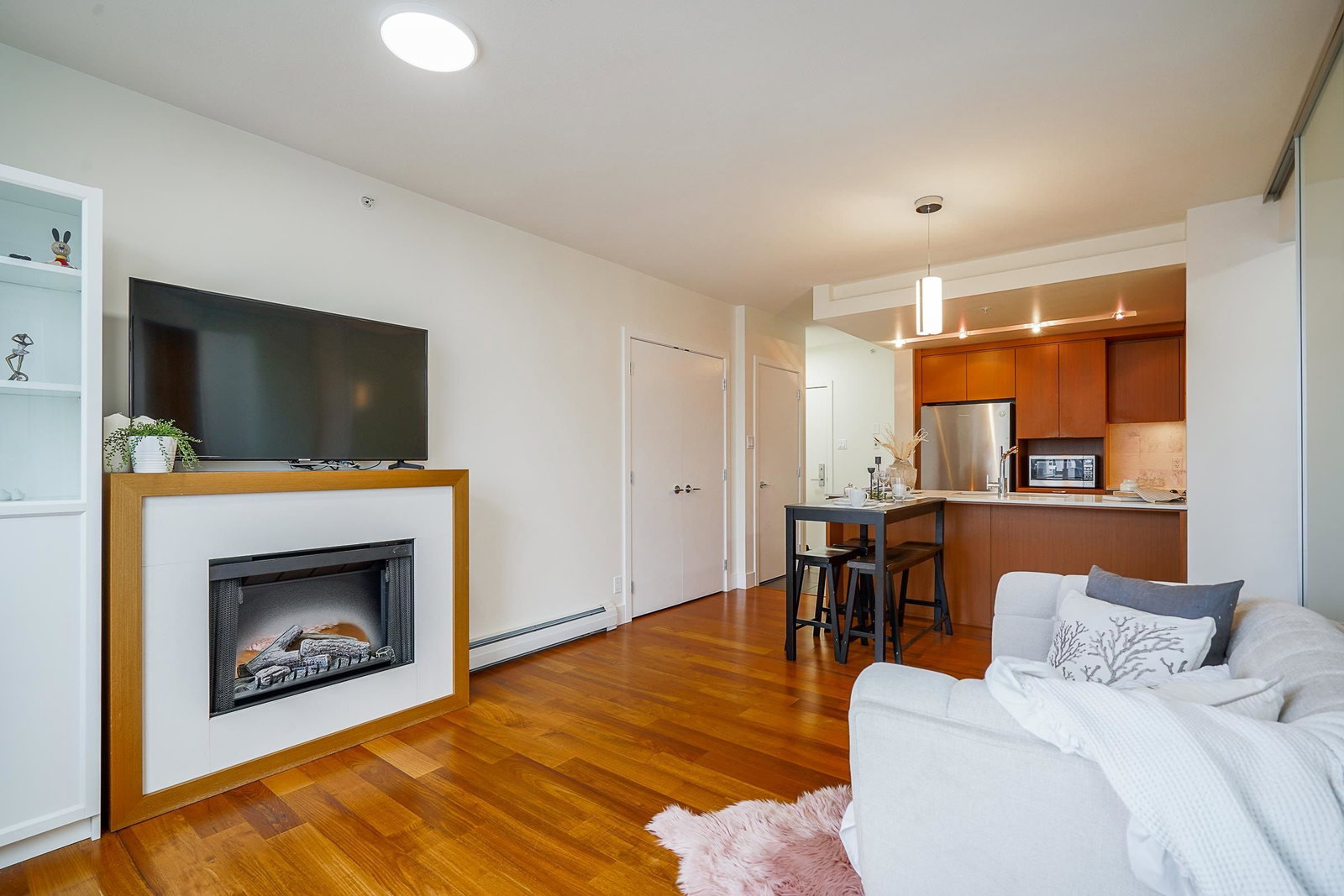 Listing Image 5