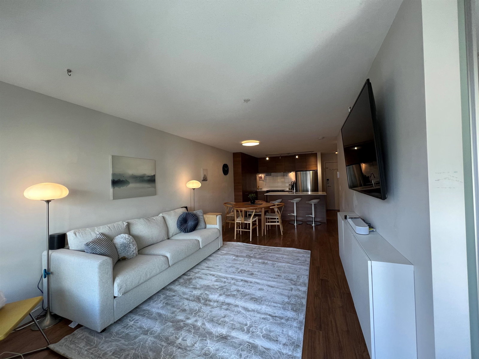 Listing Image 4