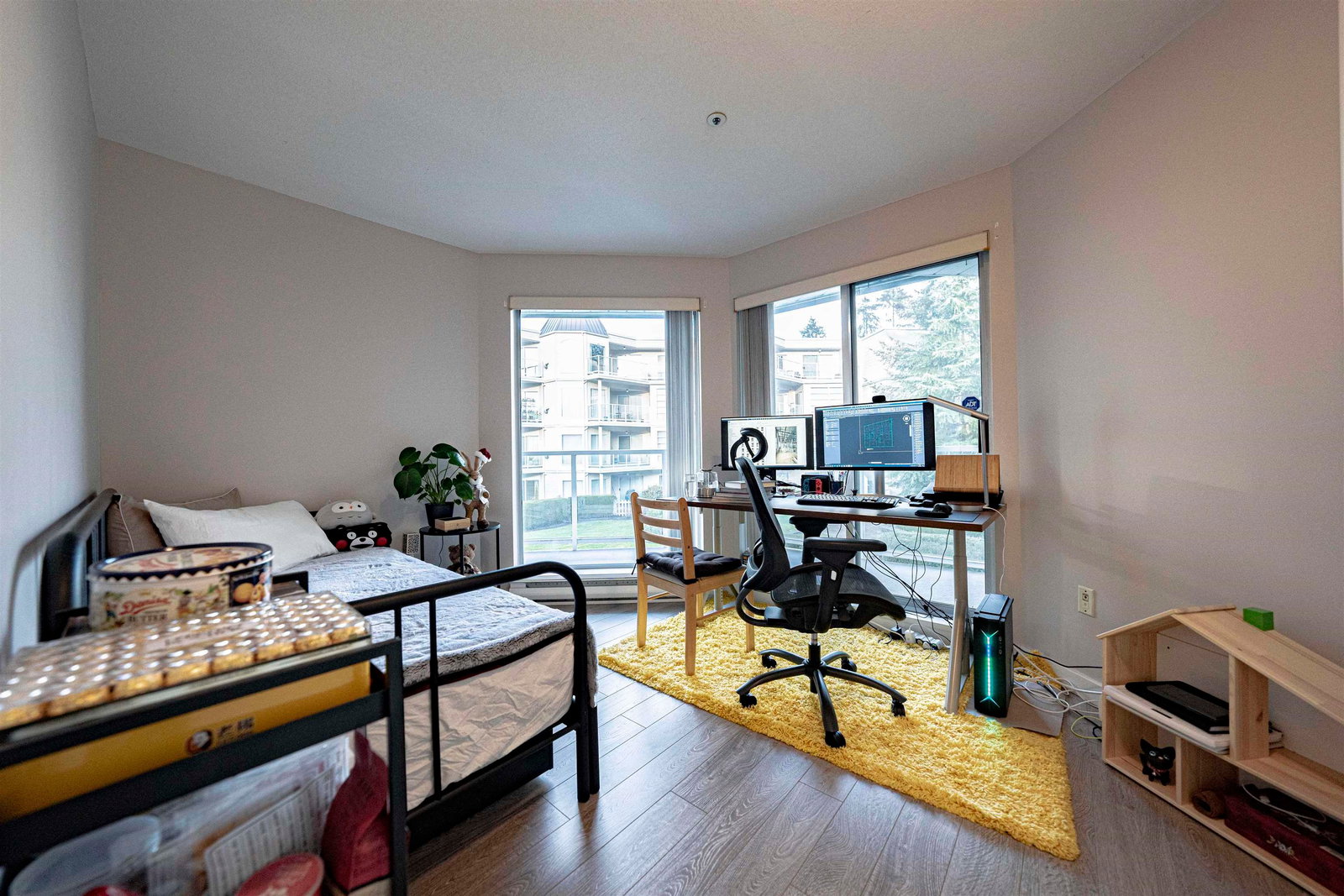 Listing Image 12