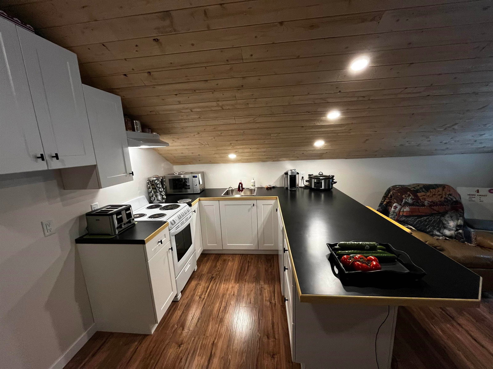Listing Image 10
