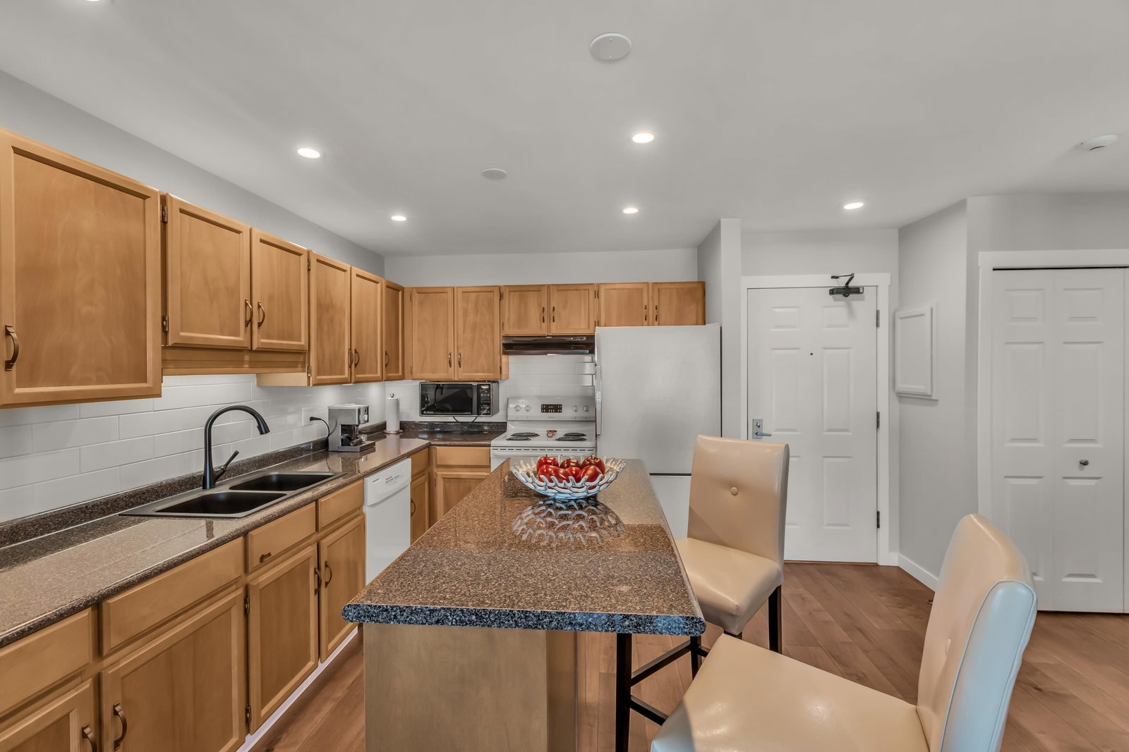 Listing Image 17