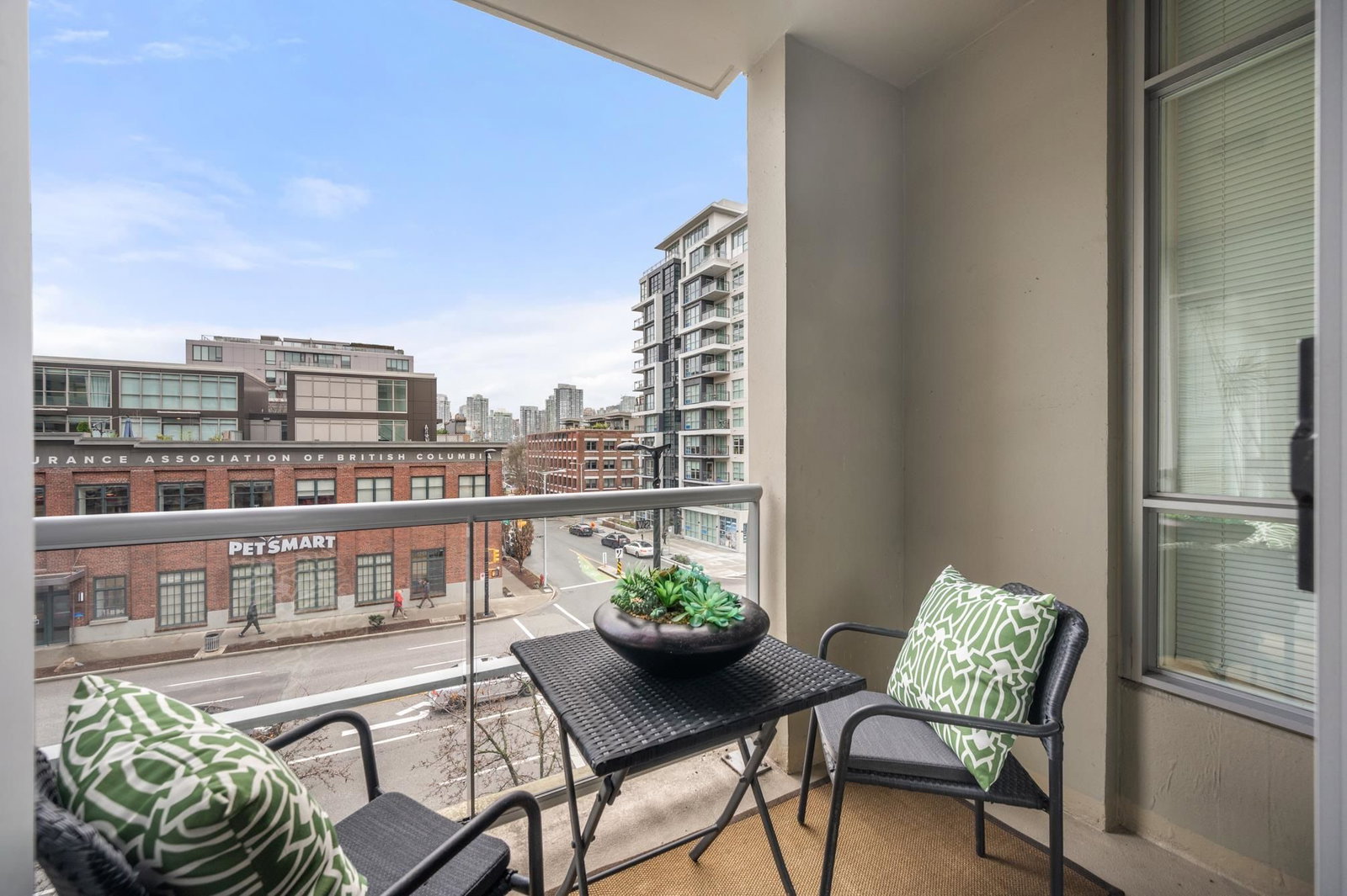 Listing Image 11