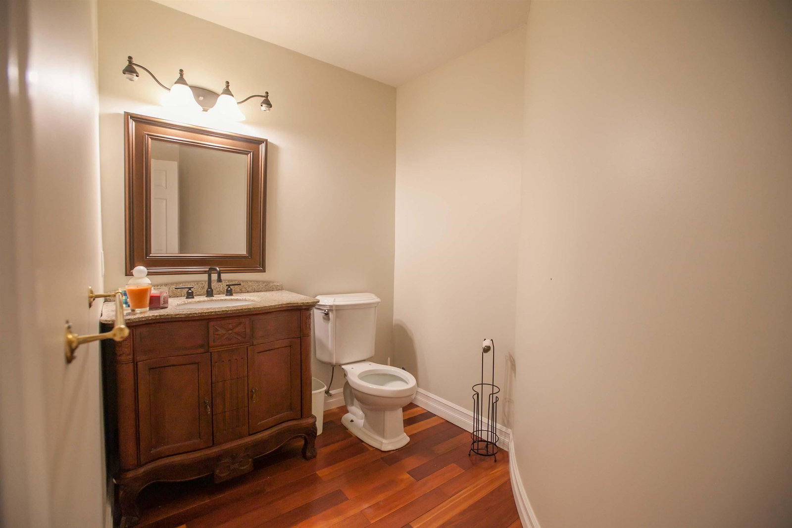 Listing Image 8