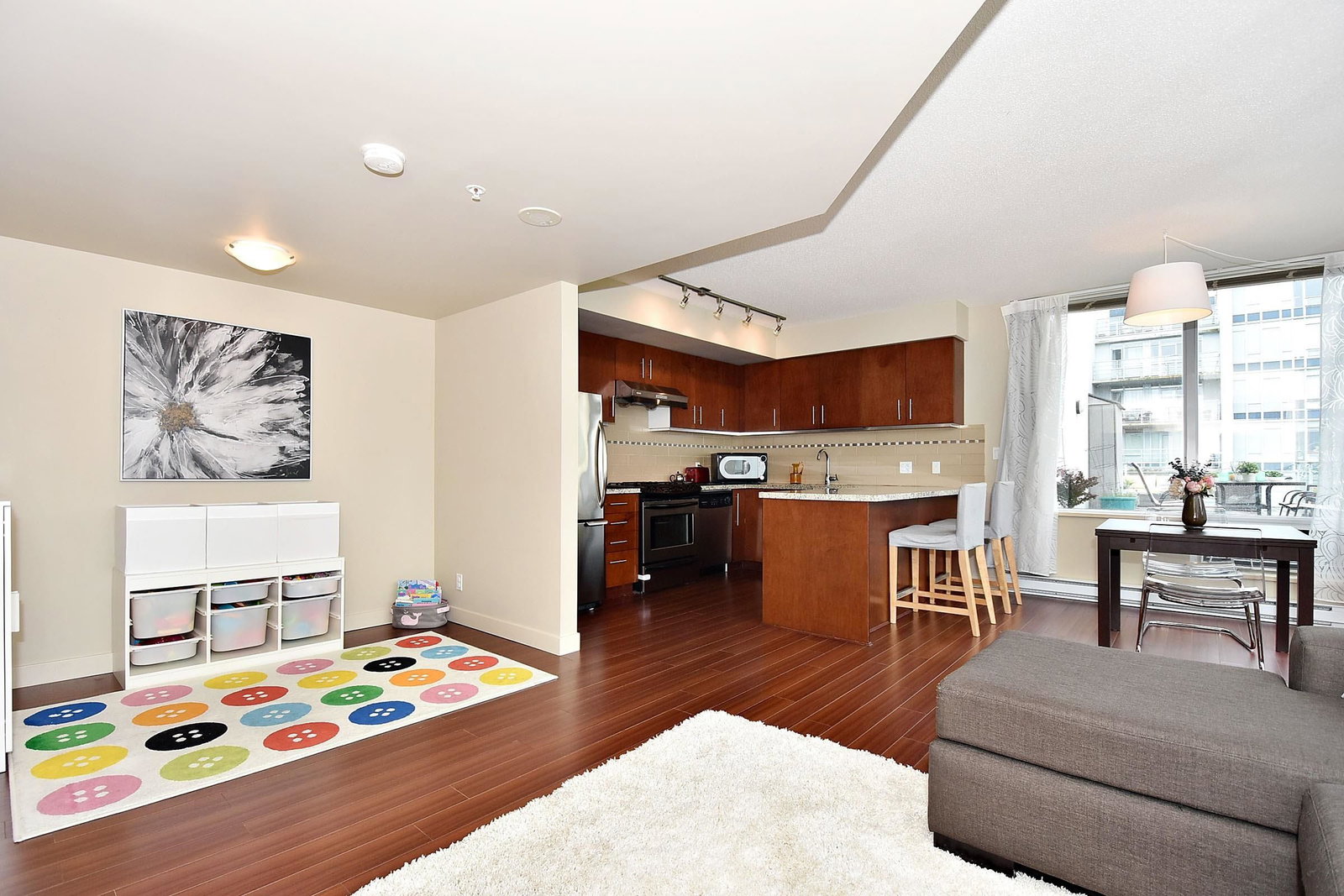 Listing Image 5