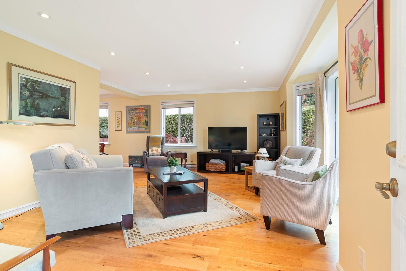 Listing Image 4
