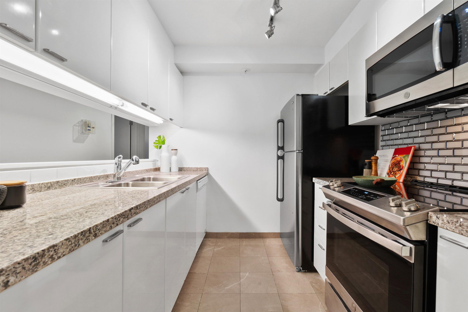 Listing Image 9