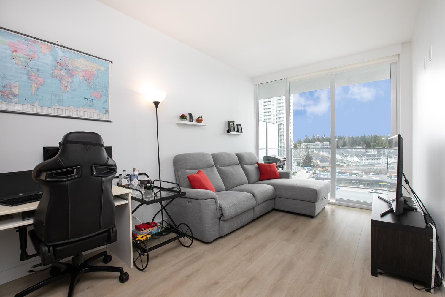 Listing Image 9