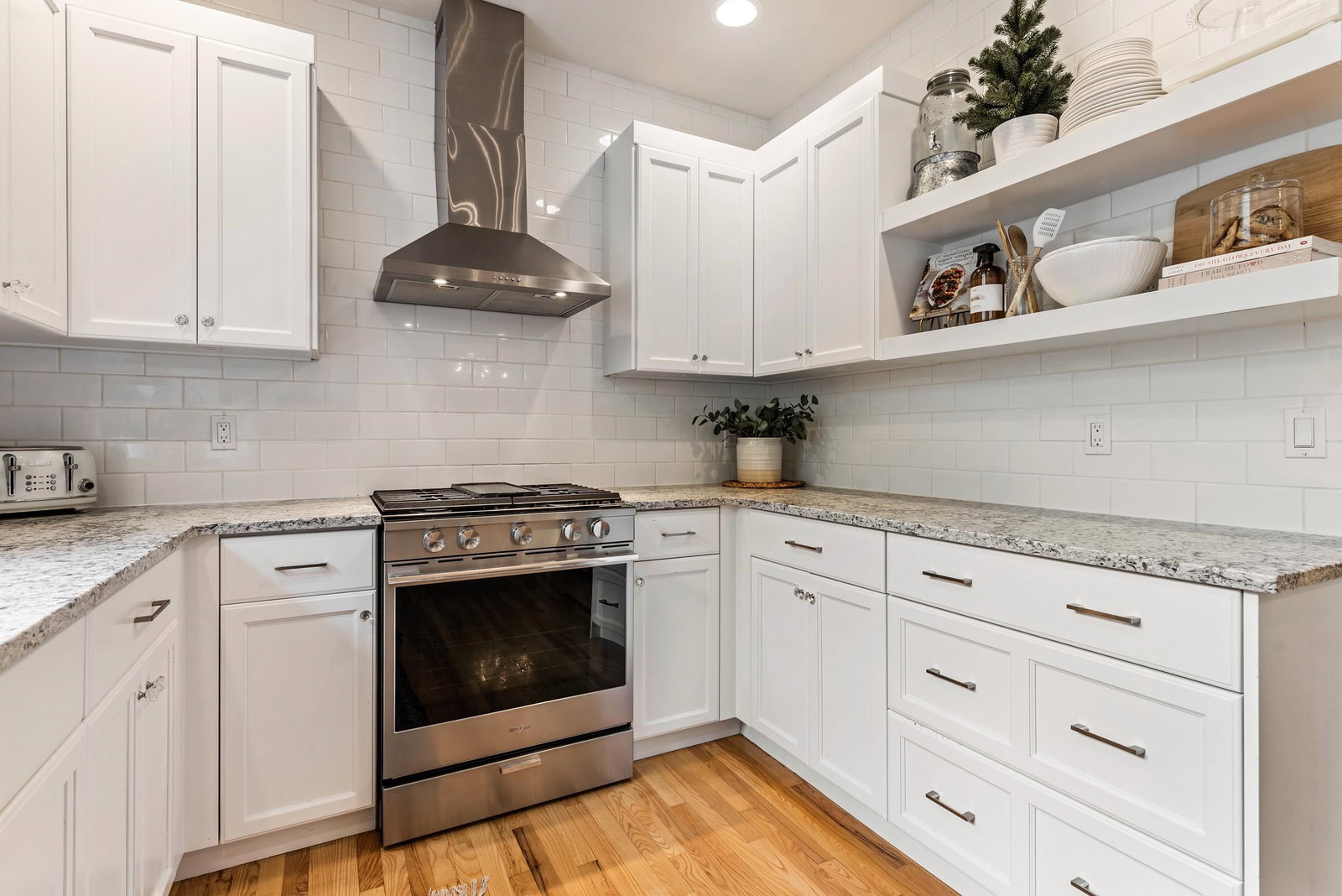 Listing Image 11