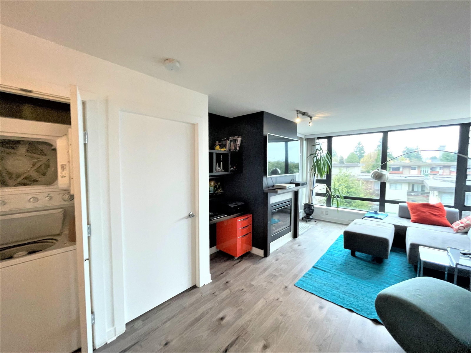Listing Image 5