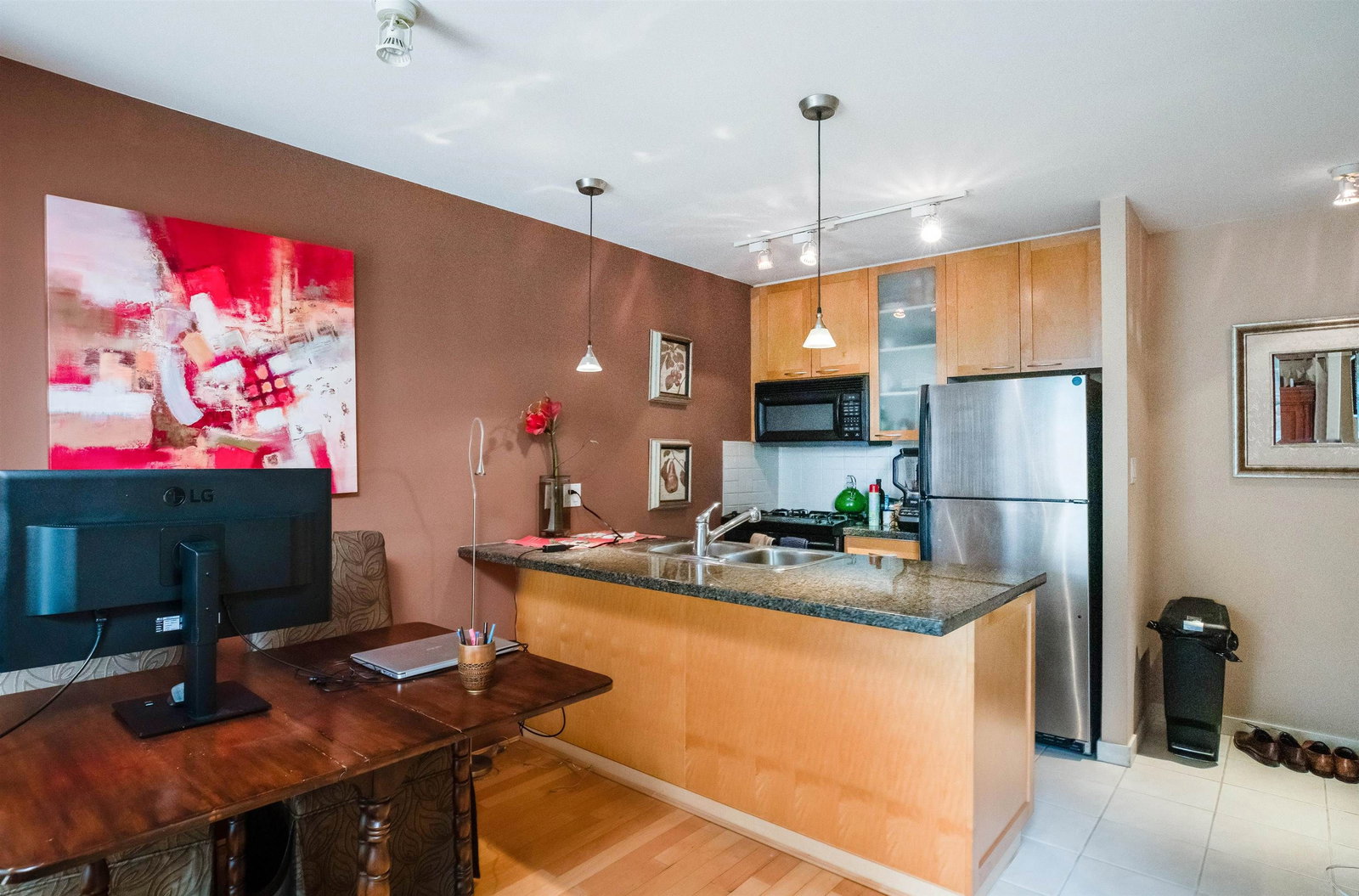 Listing Image 12