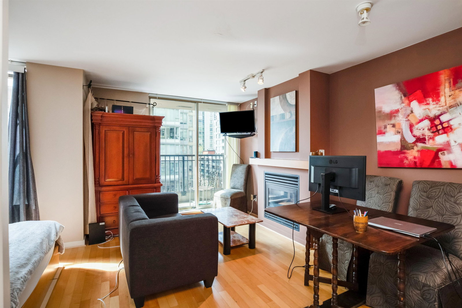 Listing Image 6