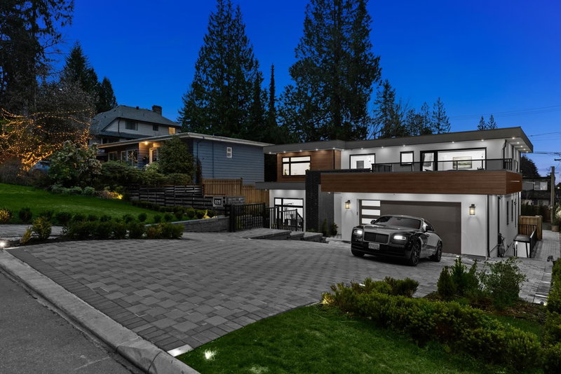 929 Canyon Boulevard, North Vancouver, V7R 2J9 | Image 2