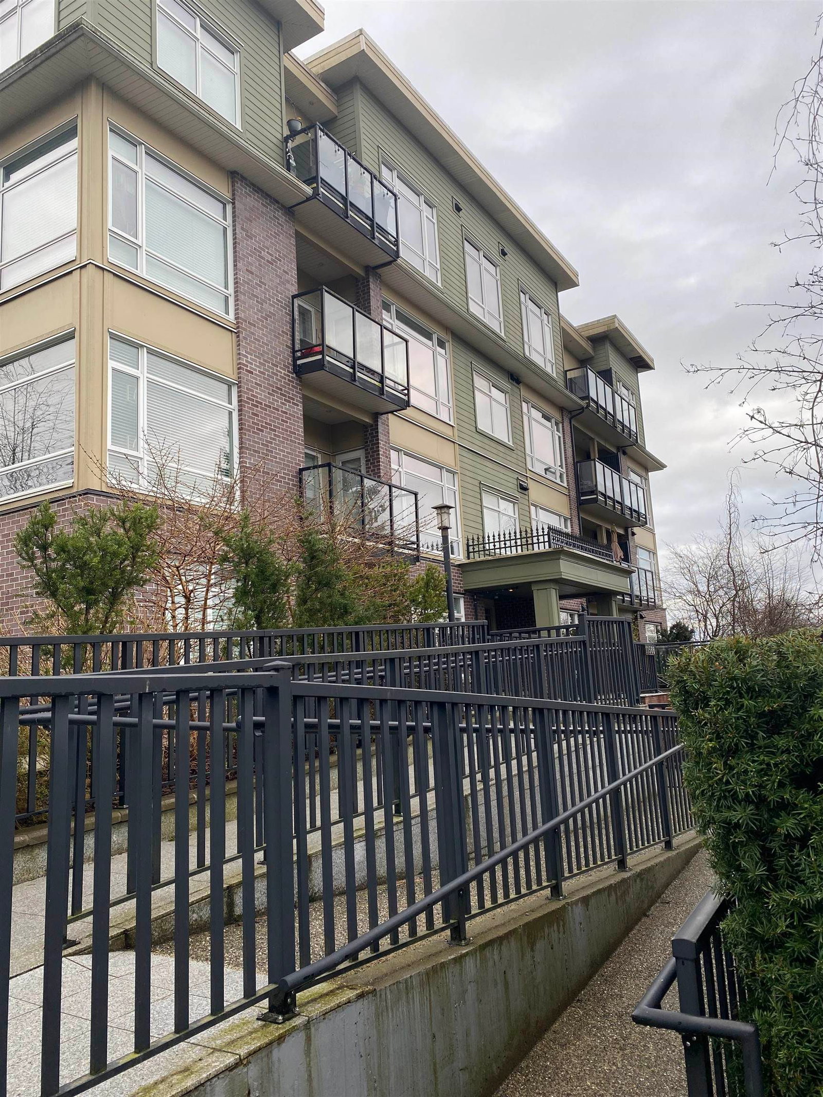 Listing Image 4