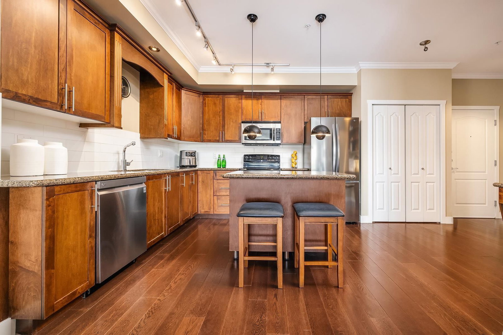 Listing Image 10