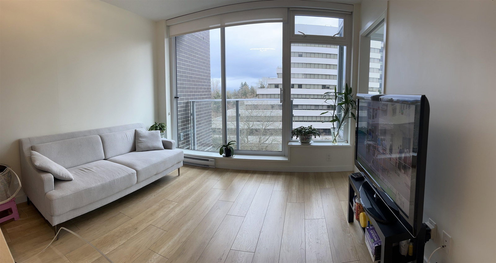 Listing Image 4
