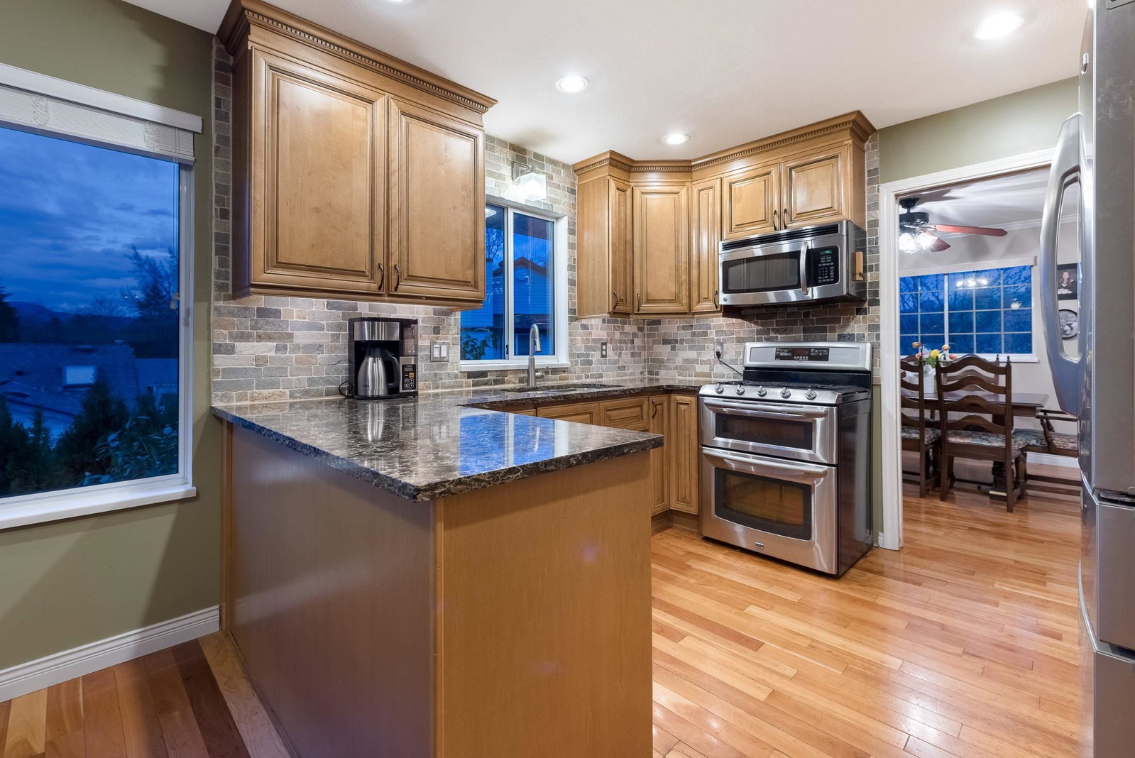 Listing Image 11