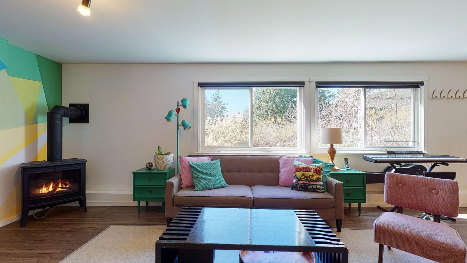 Listing Image 12