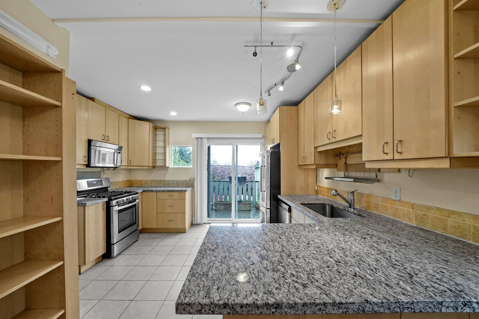 Listing Image 3