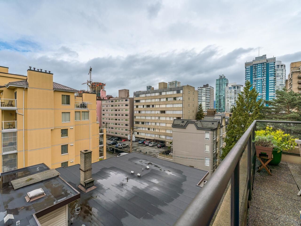 Listing Image 11
