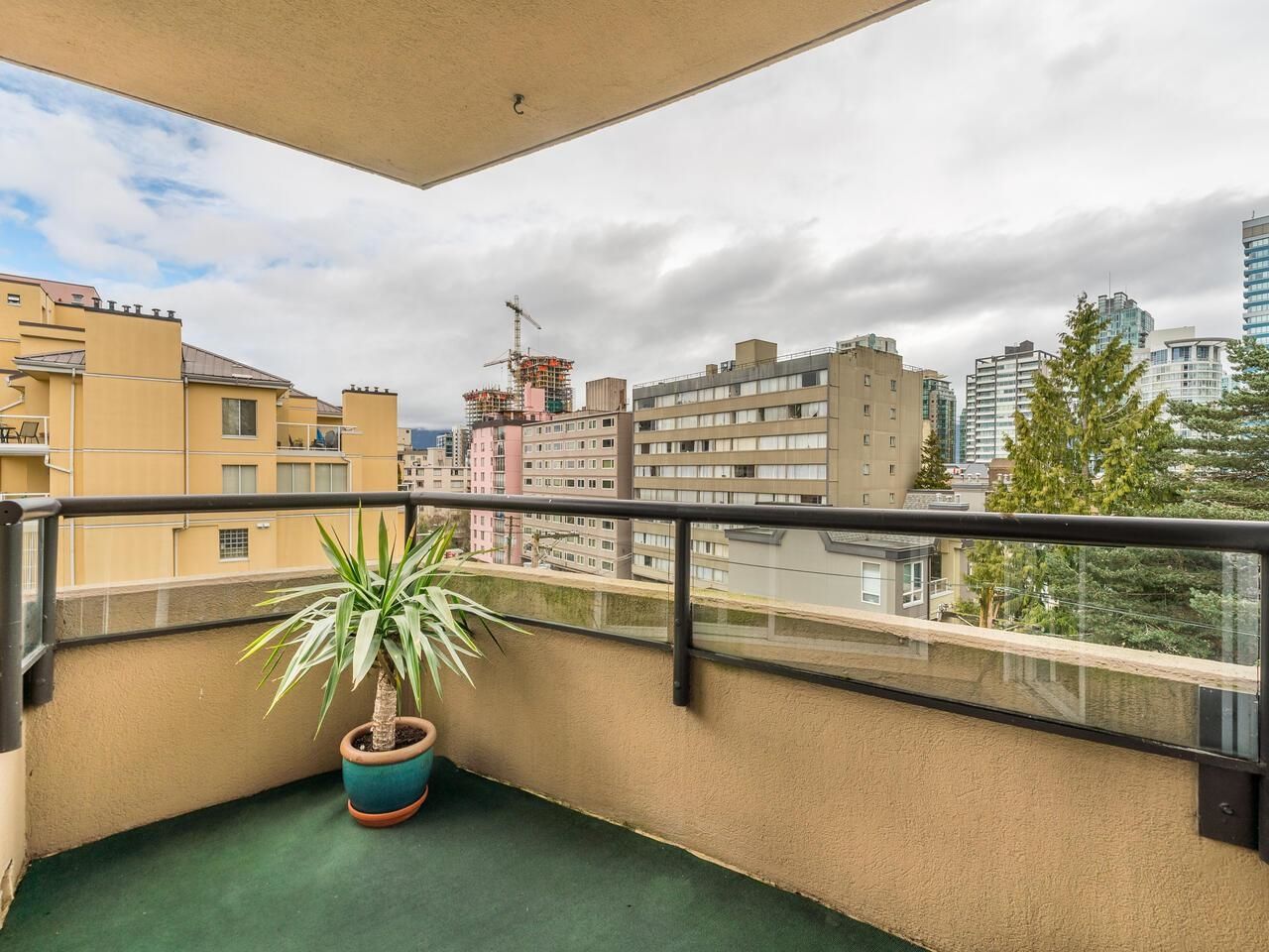 Listing Image 12