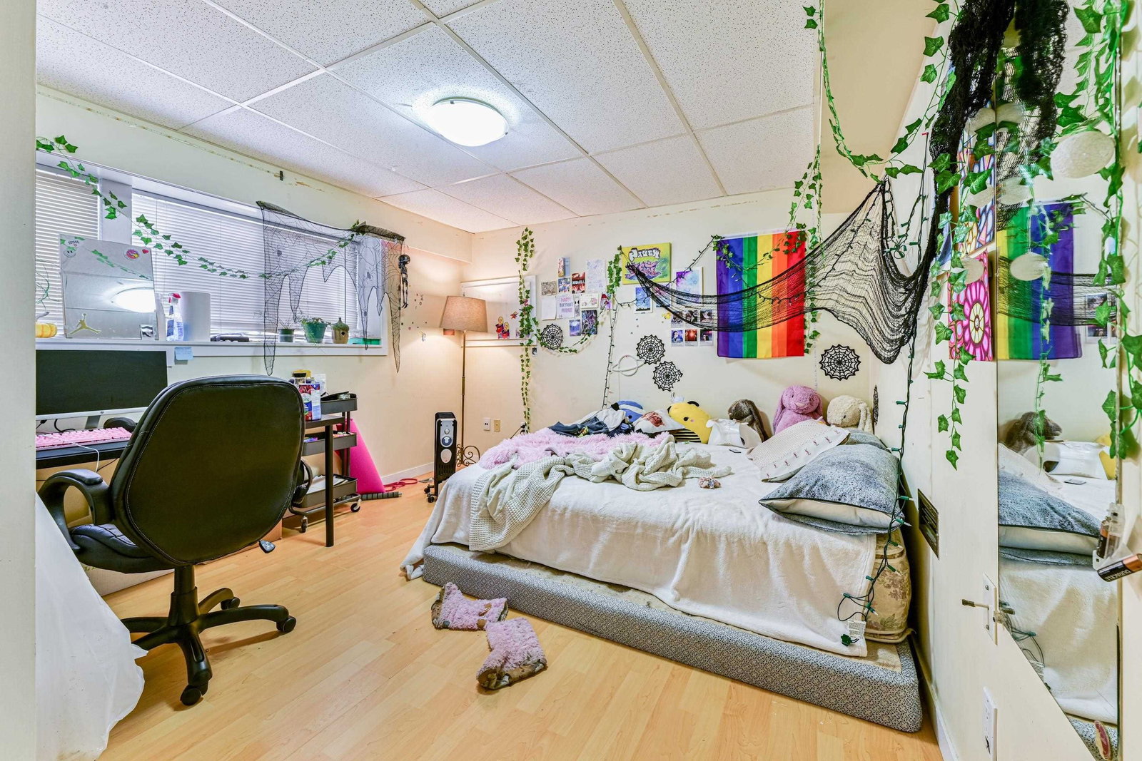 Listing Image 15