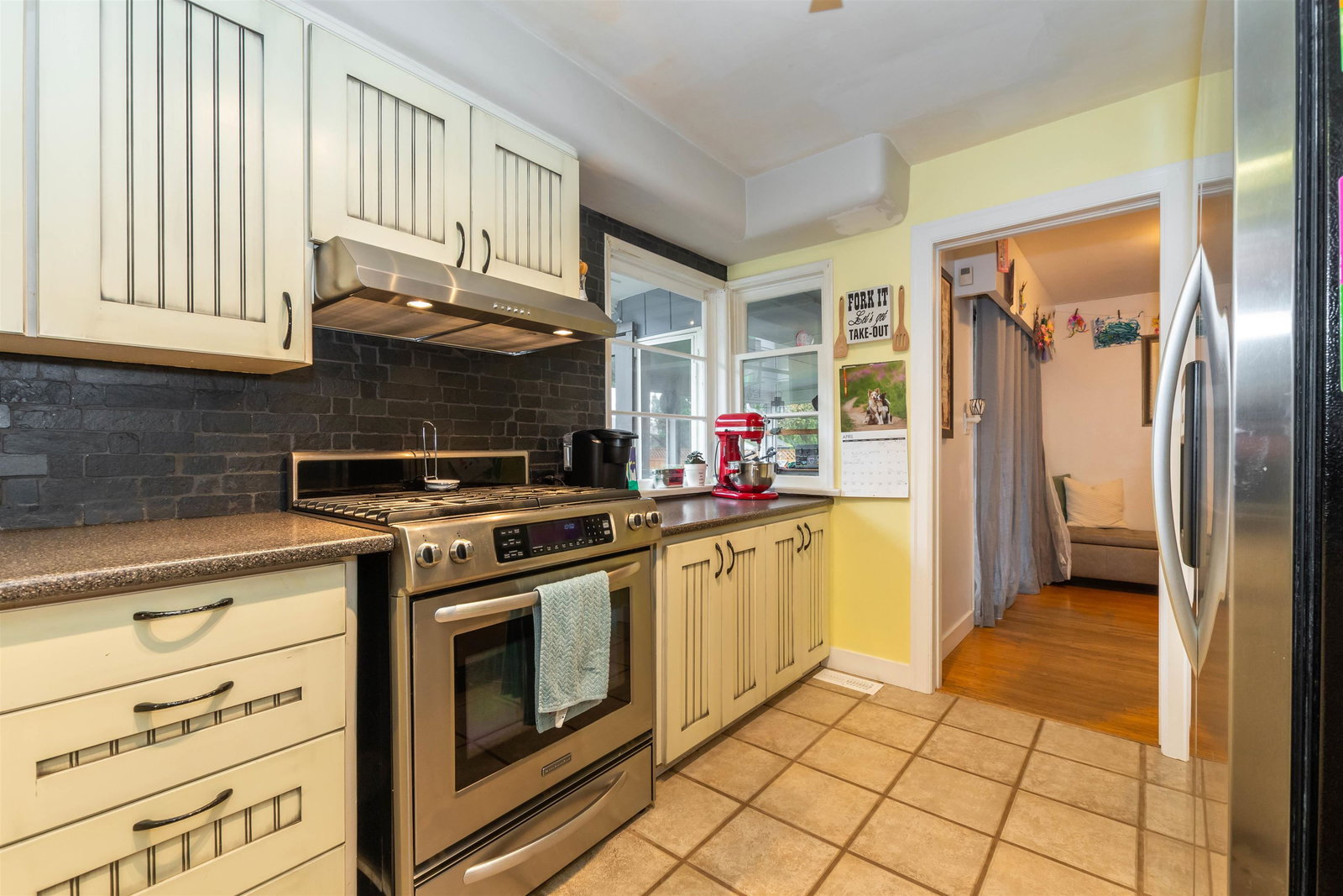 Listing Image 12