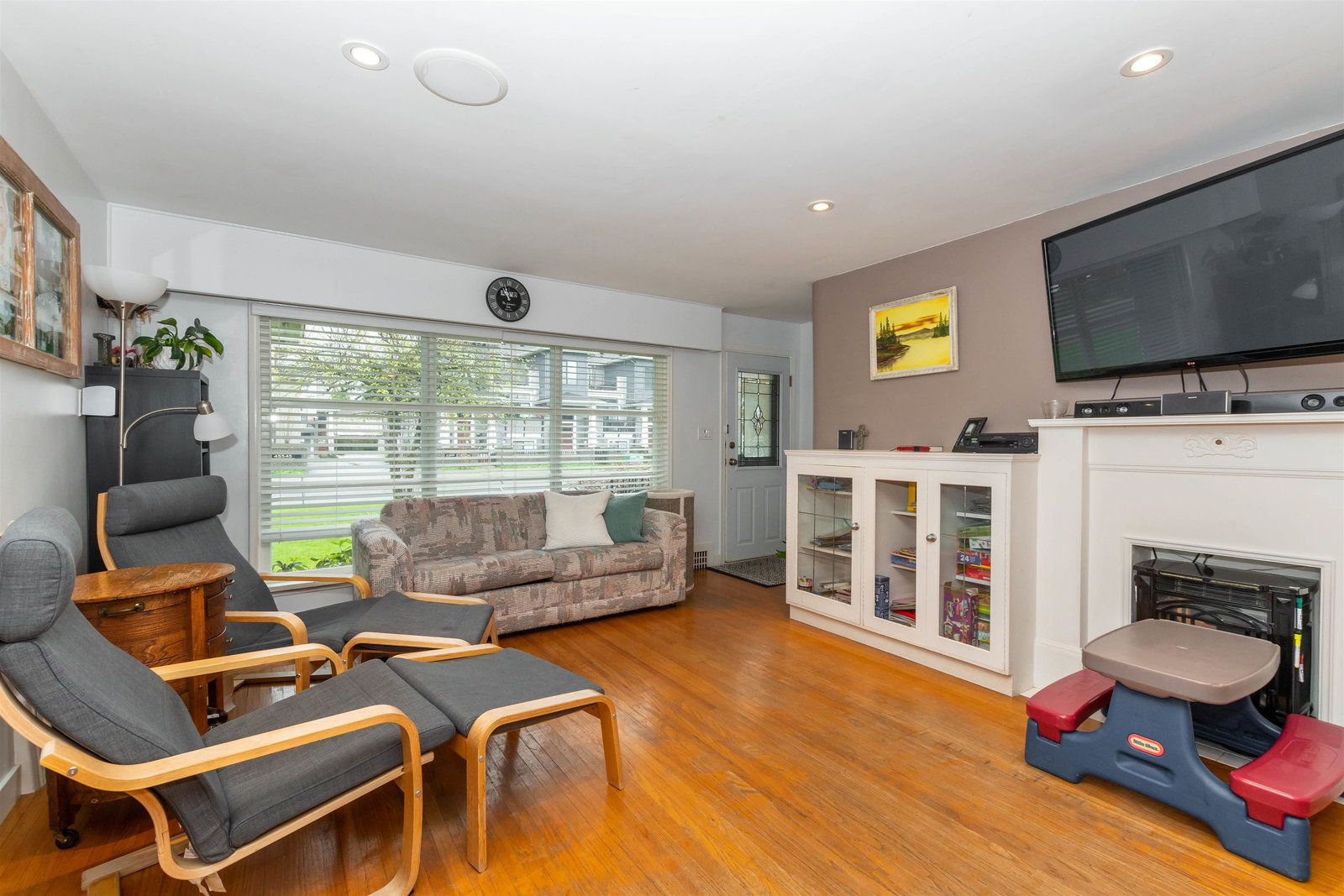 Listing Image 4