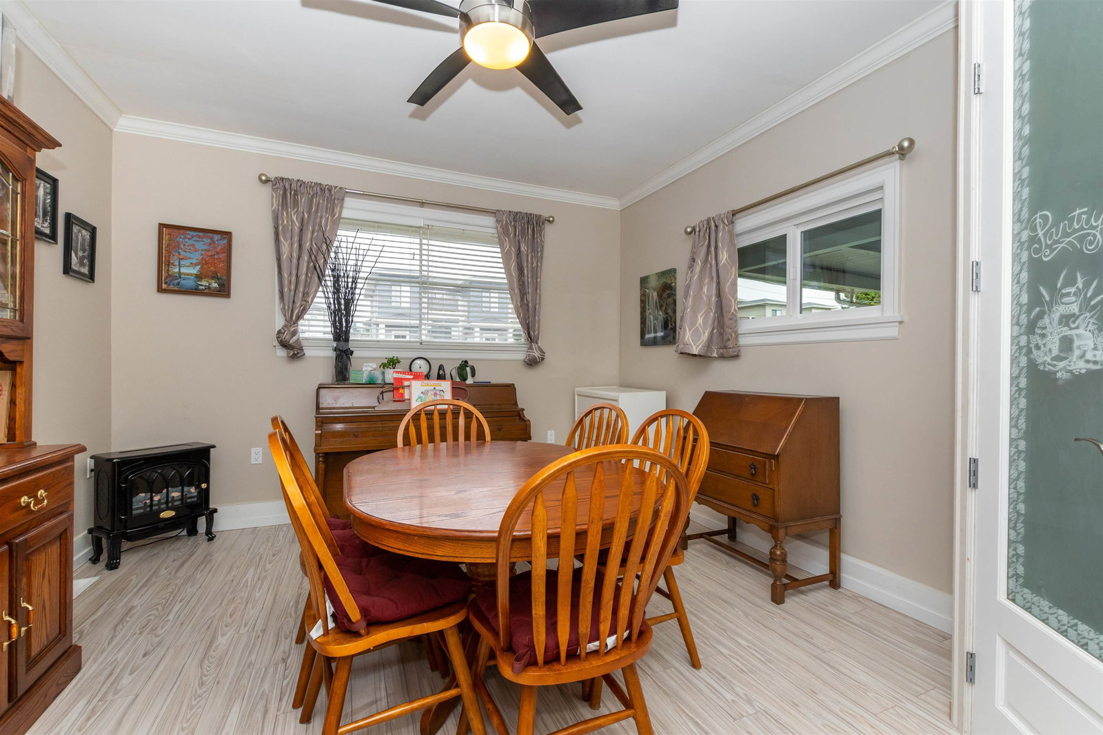 Listing Image 8
