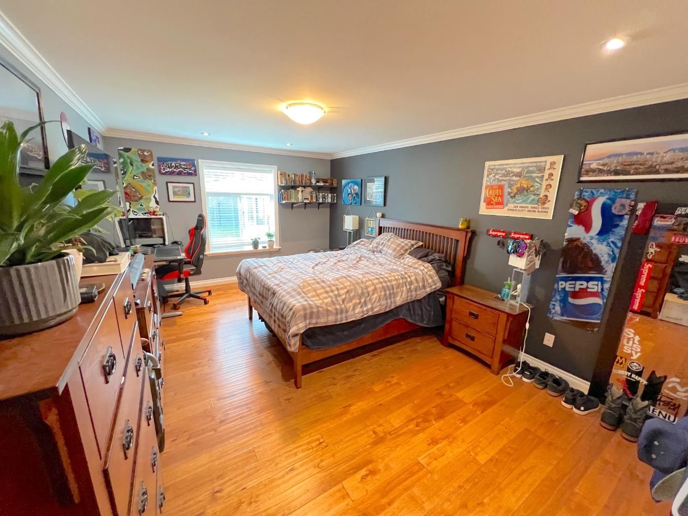 Listing Image 8