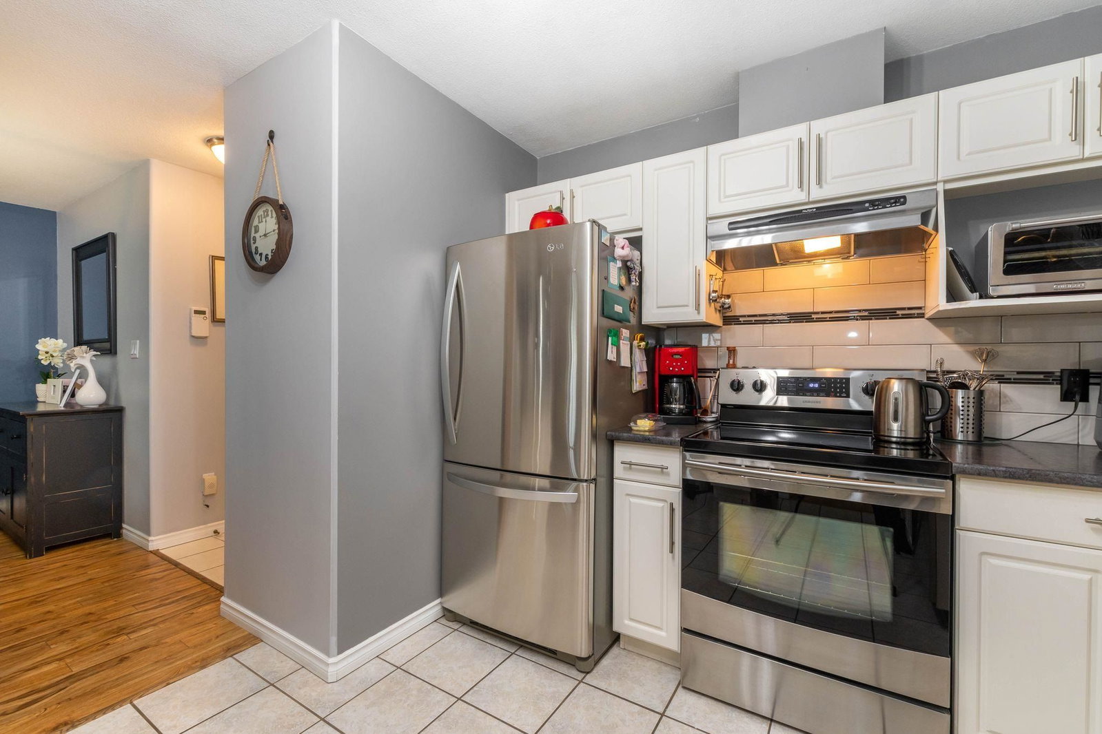 Listing Image 12