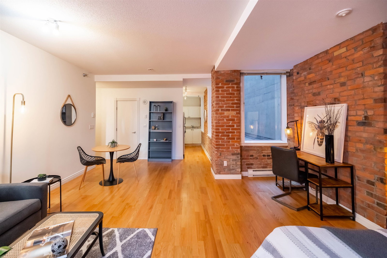 Listing Image 9