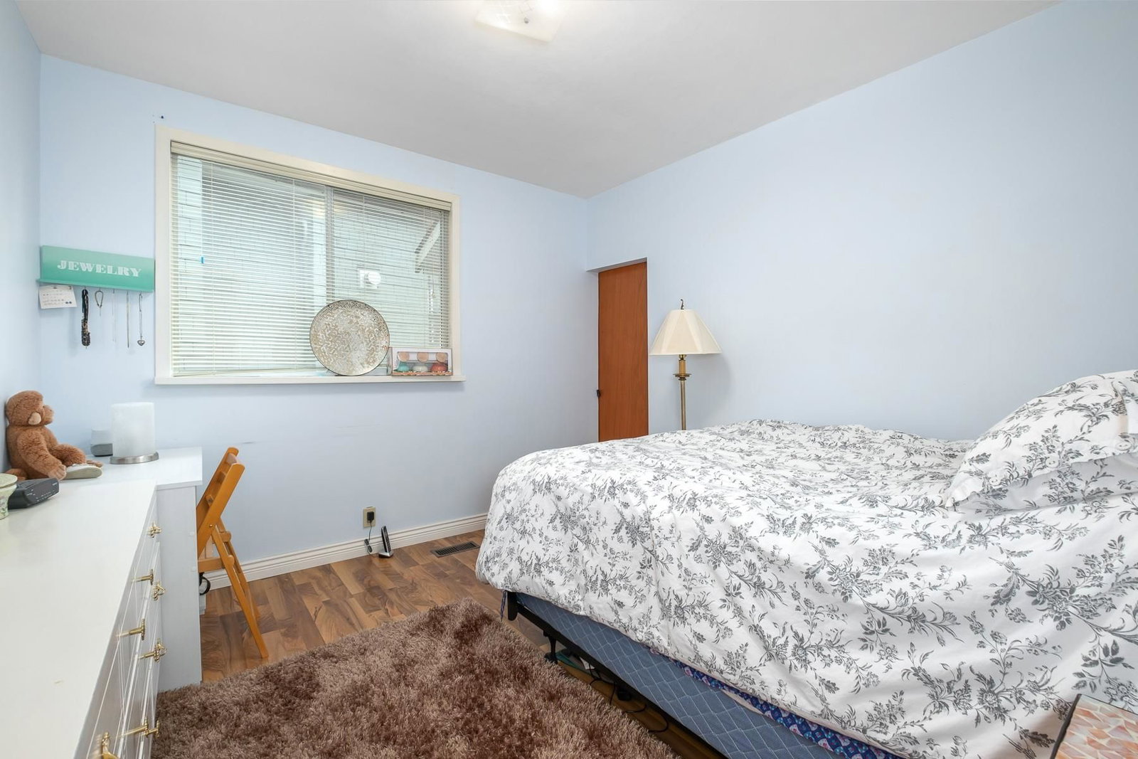 Listing Image 14