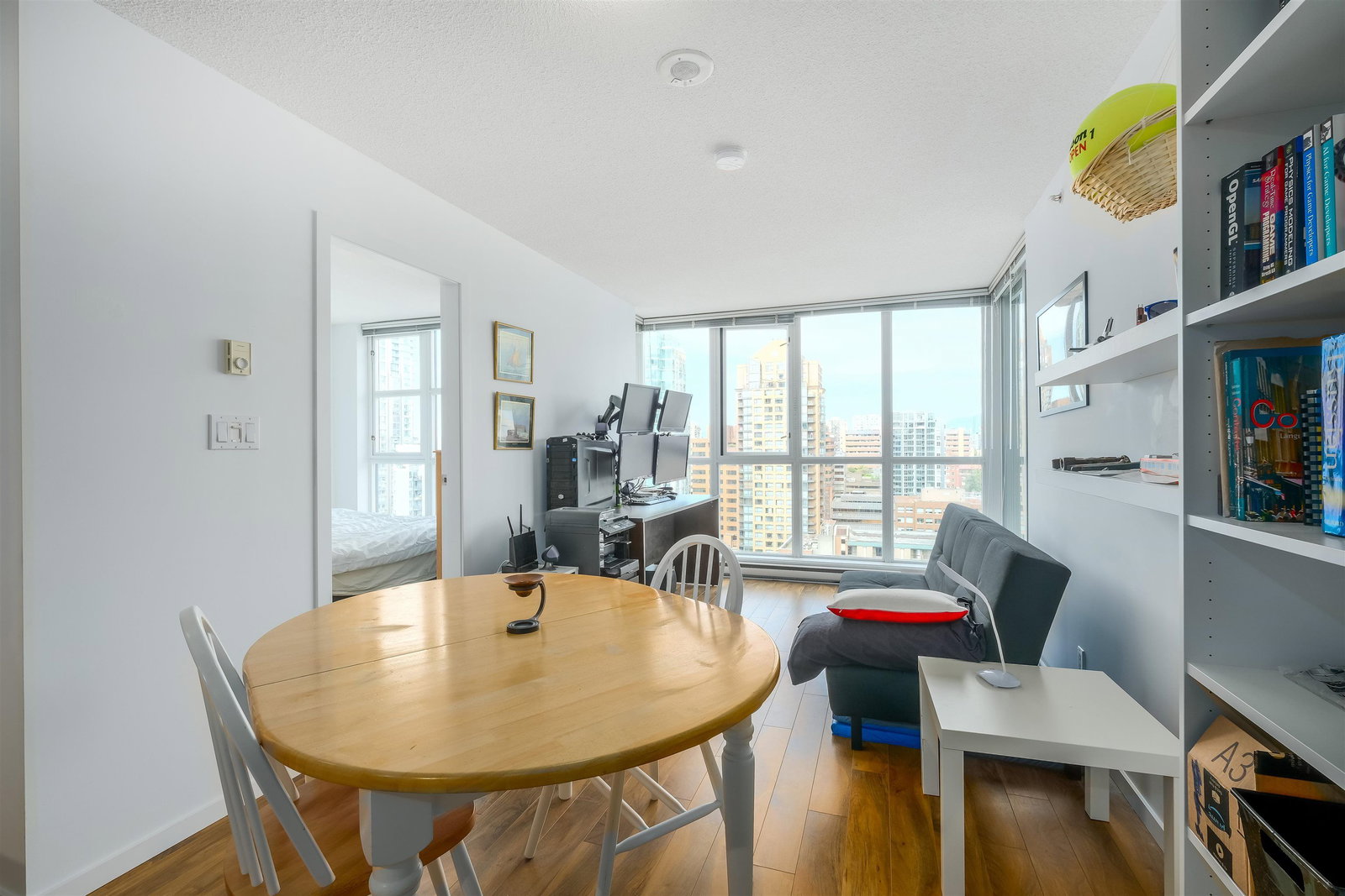 Listing Image 5