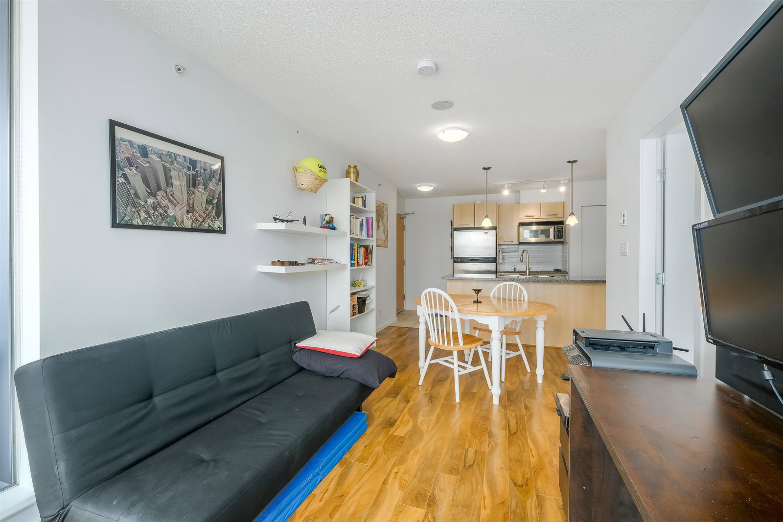 Listing Image 9