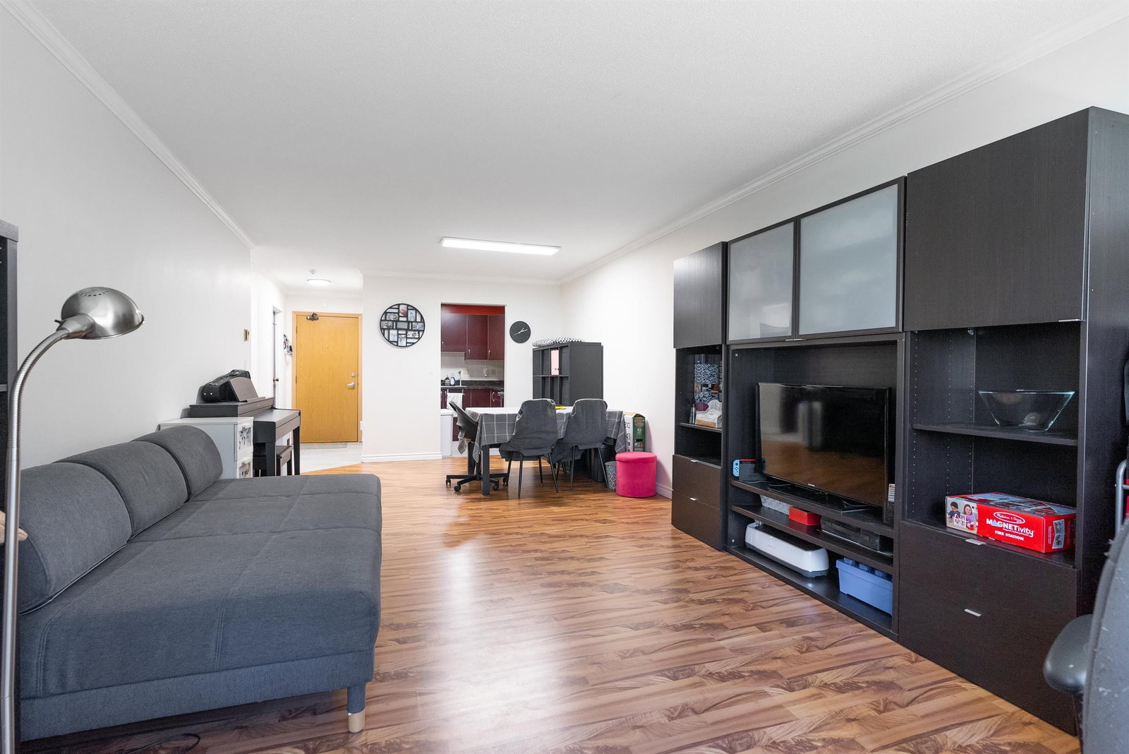 Listing Image 8
