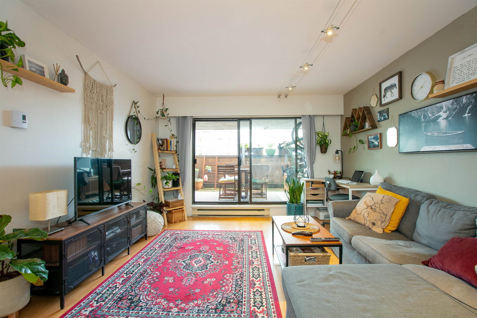 Listing Image 4