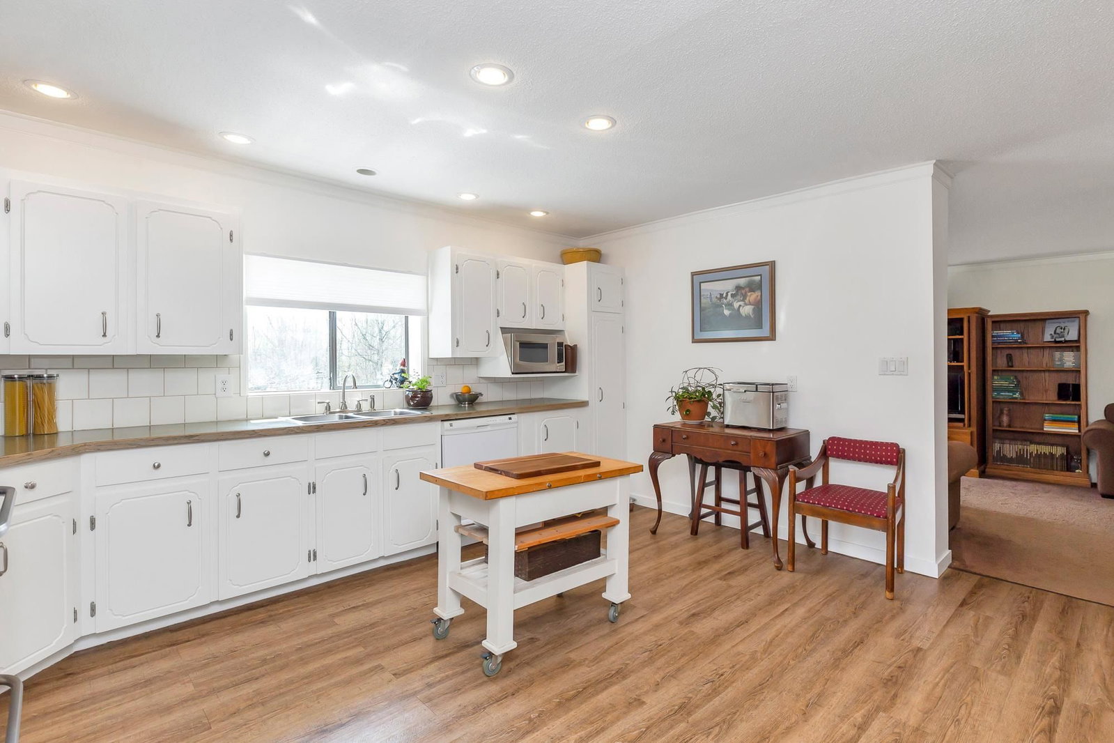 Listing Image 12
