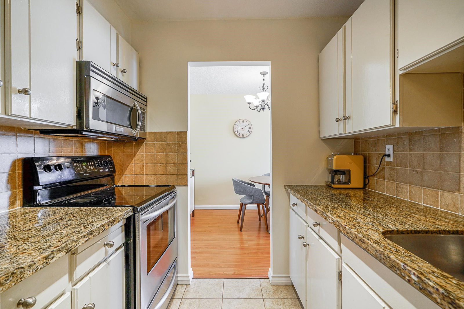 Listing Image 9