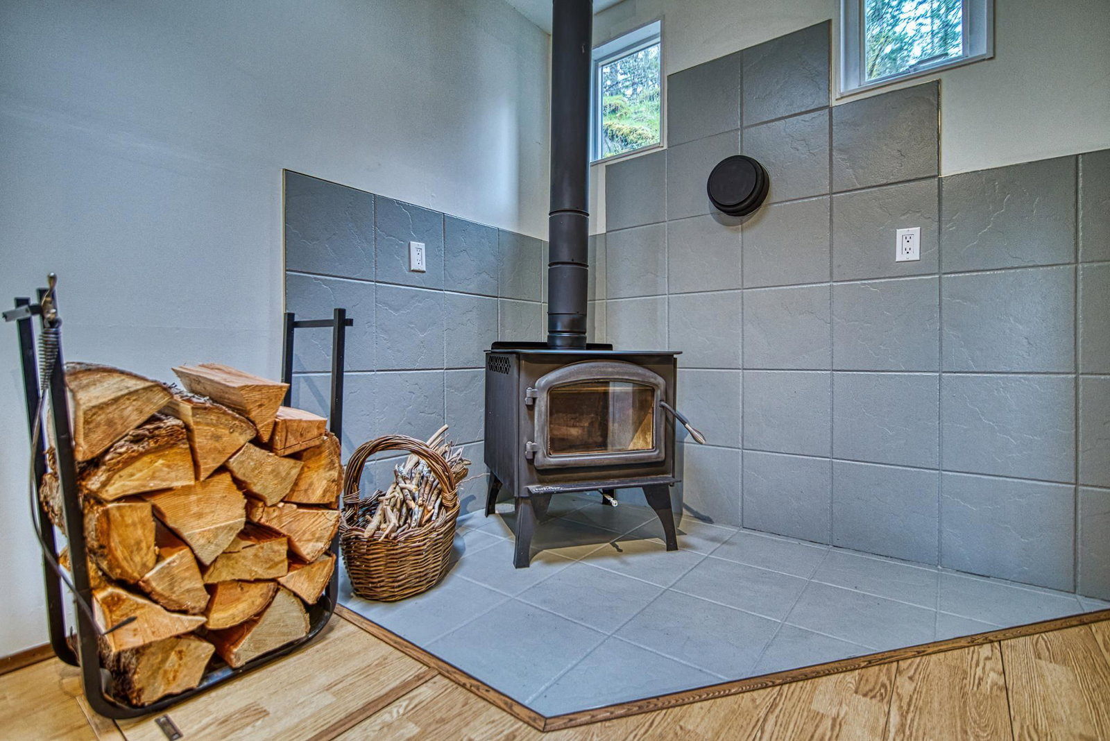 Listing Image 9