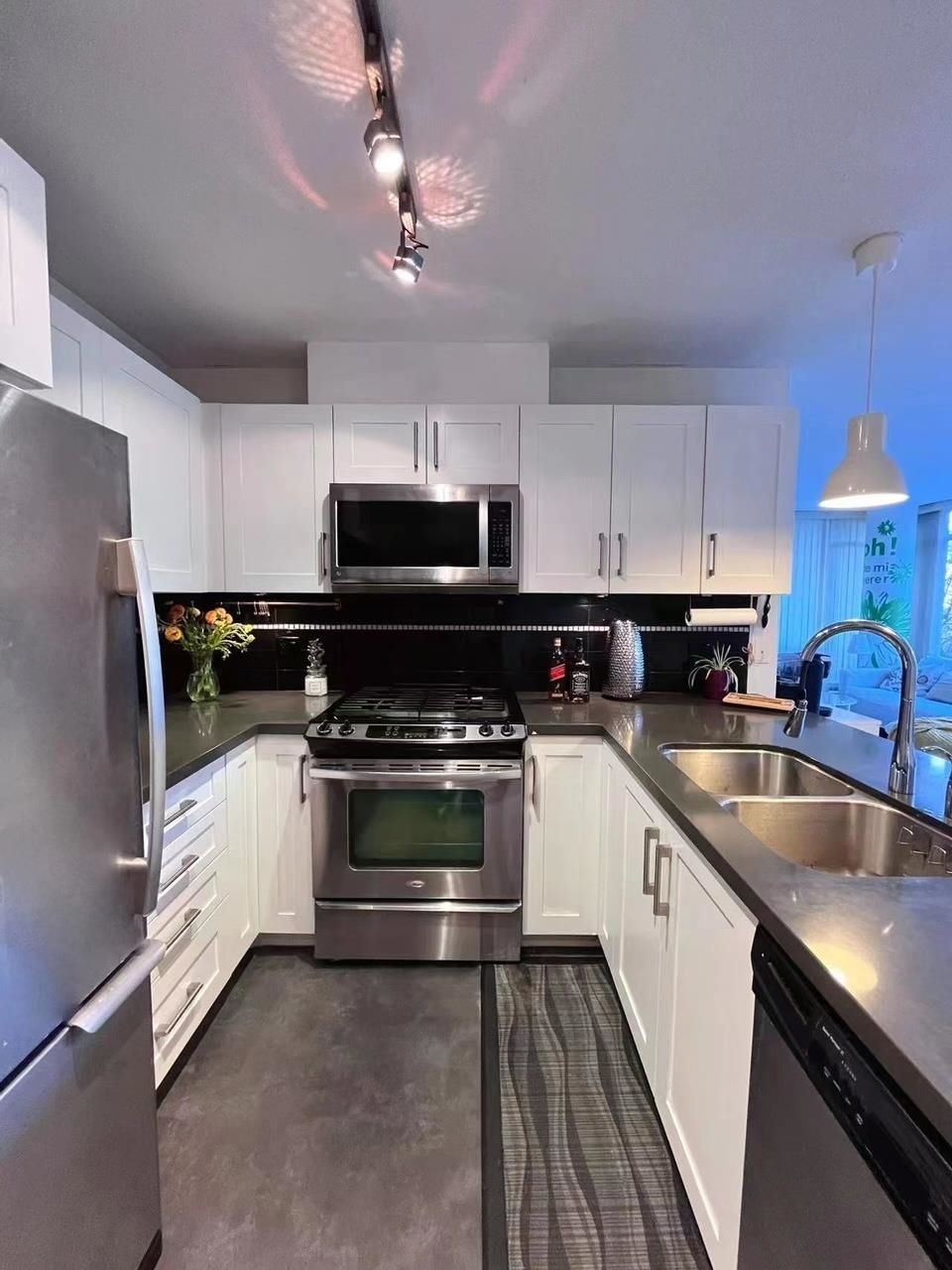 Listing Image 13