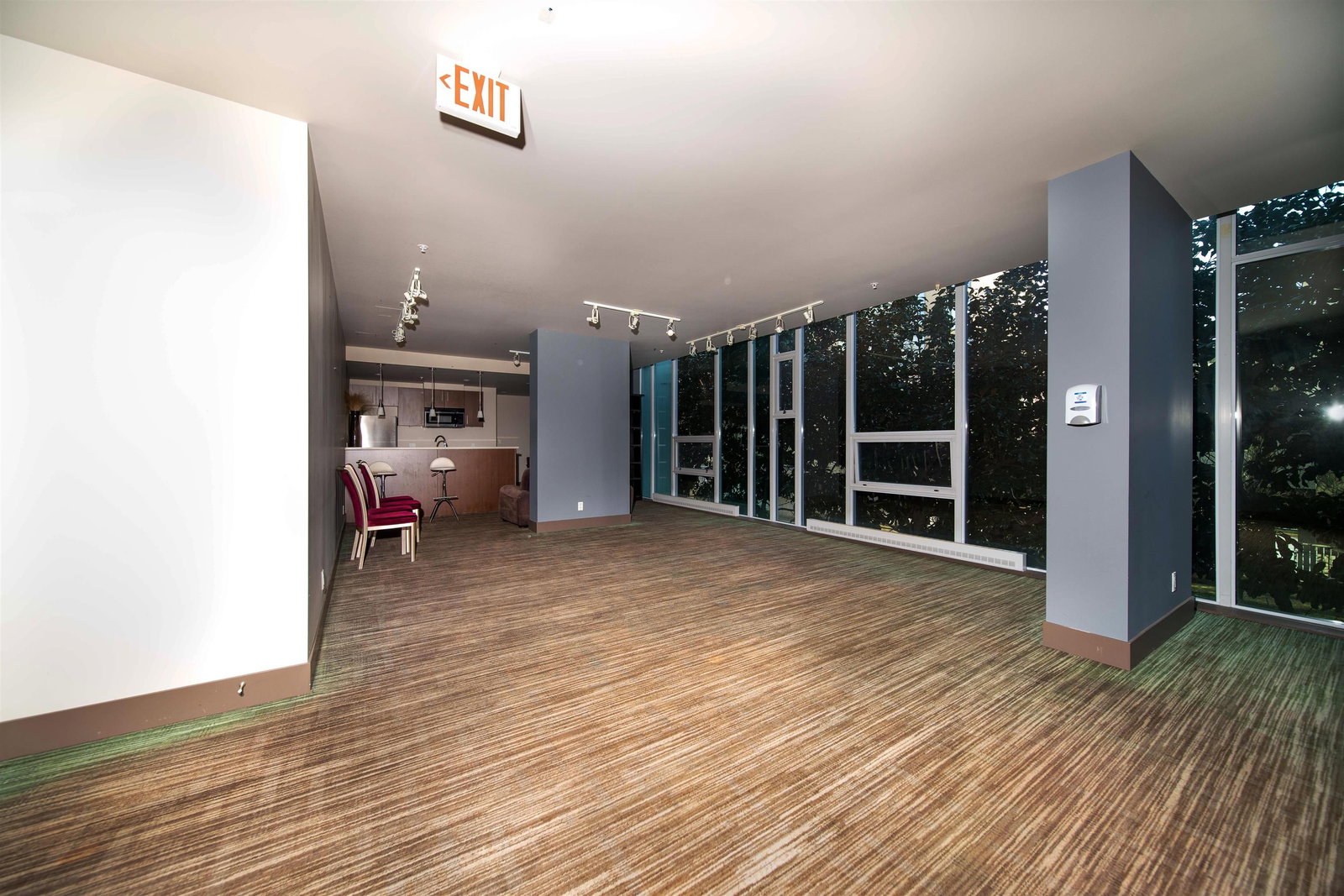 Listing Image 14