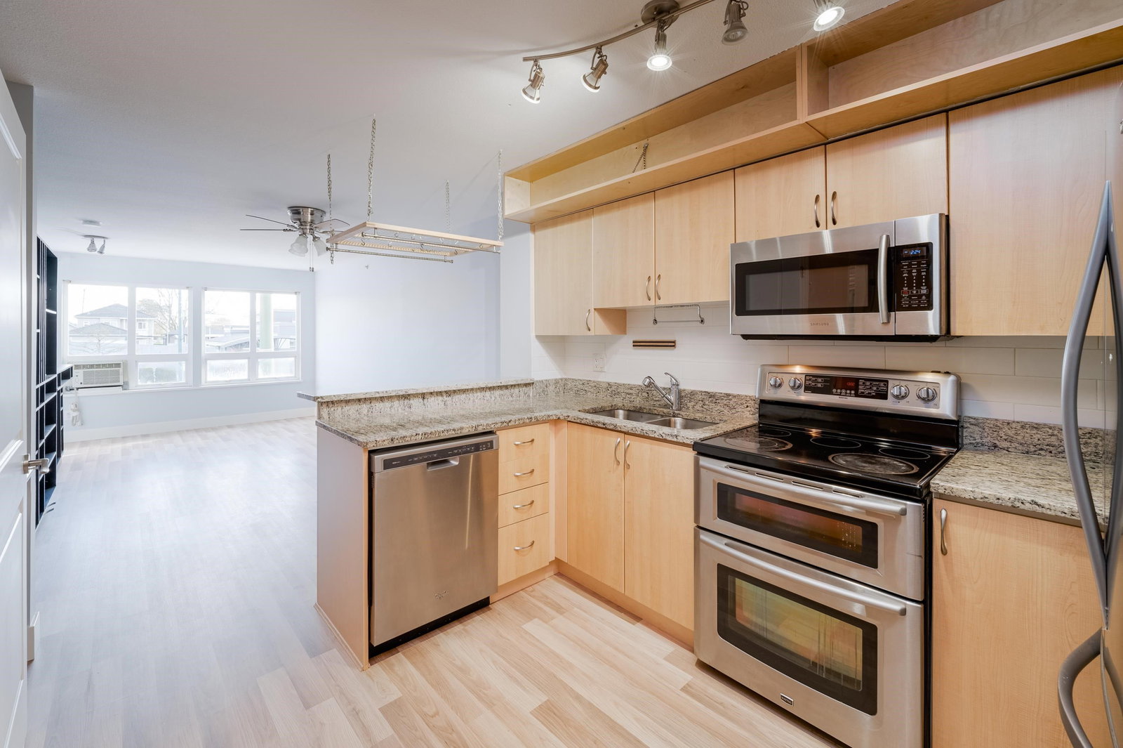 Listing Image 12