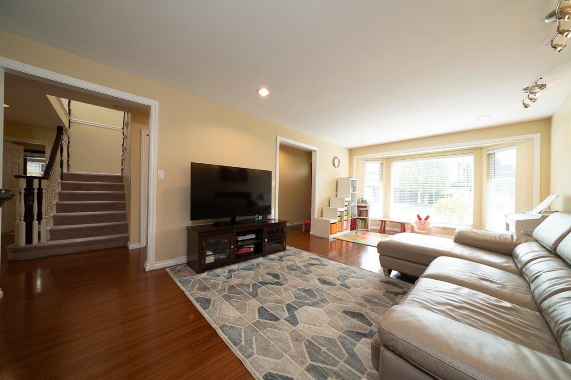 Listing Image 12