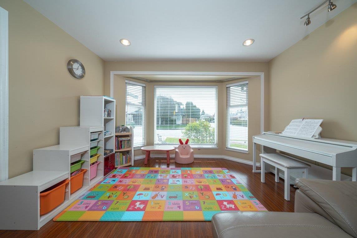 Listing Image 8