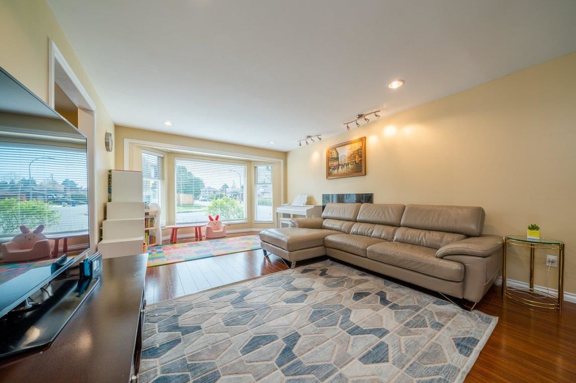 Listing Image 9