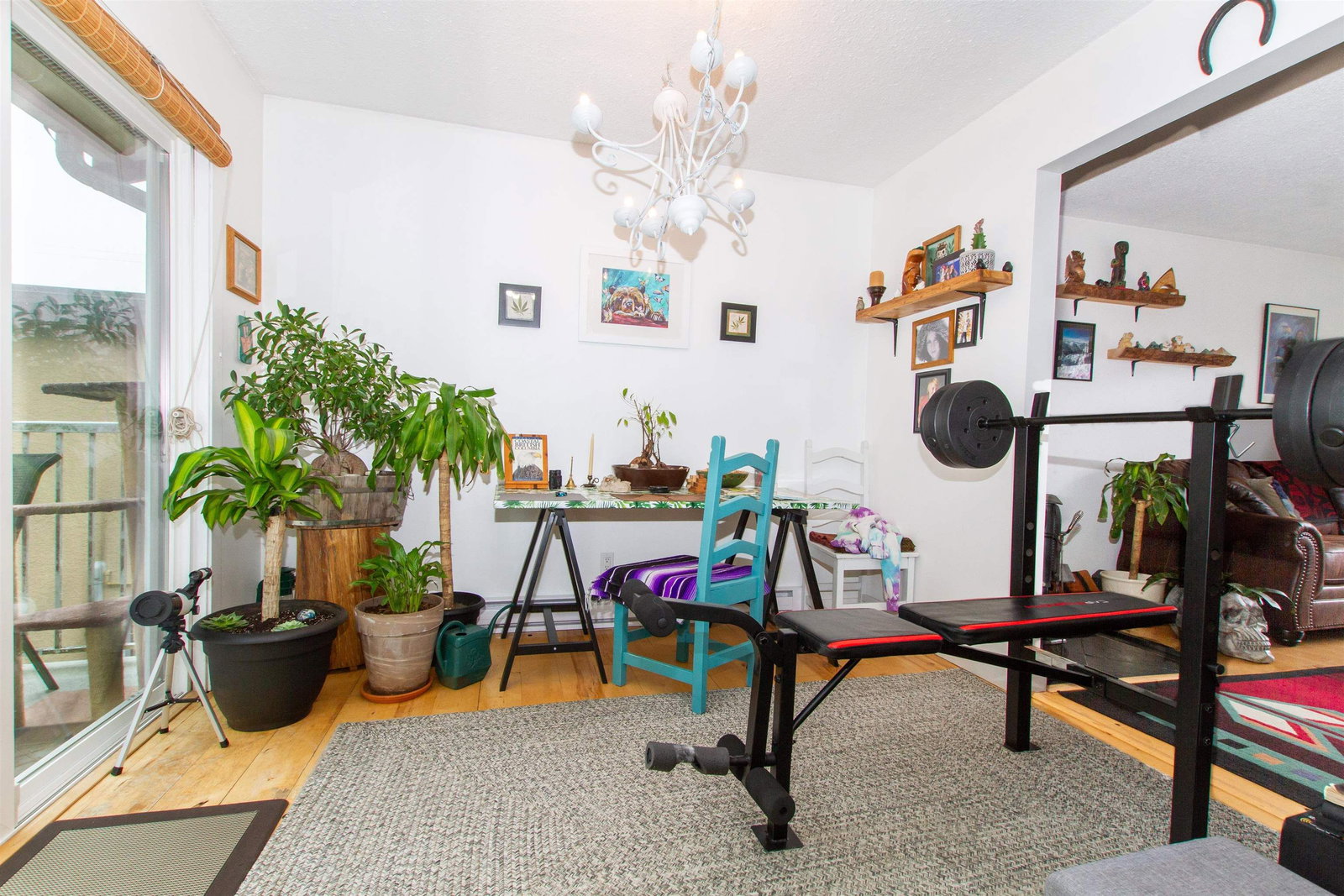 Listing Image 4