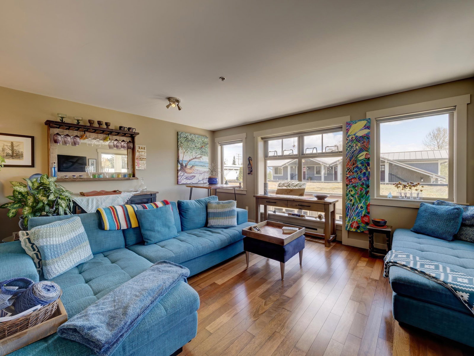 Listing Image 10