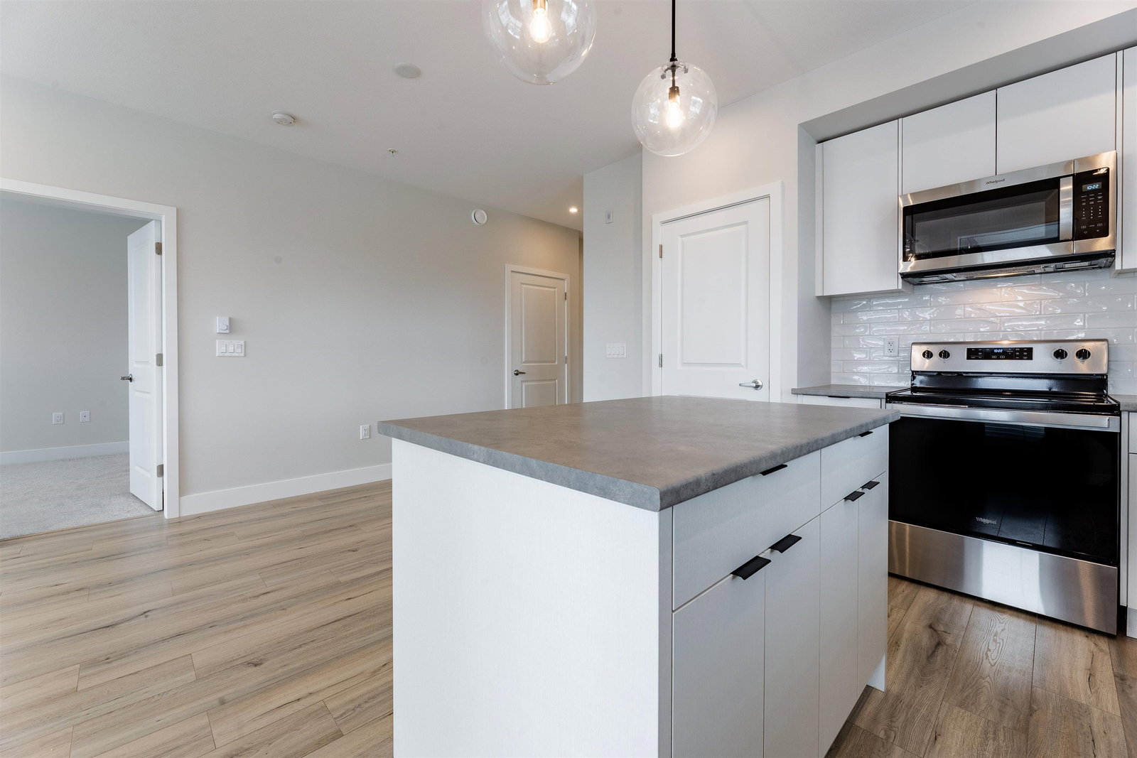 Listing Image 9