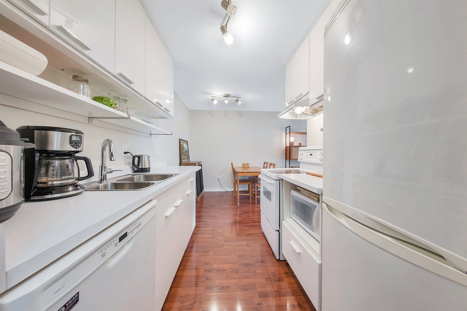 Listing Image 12
