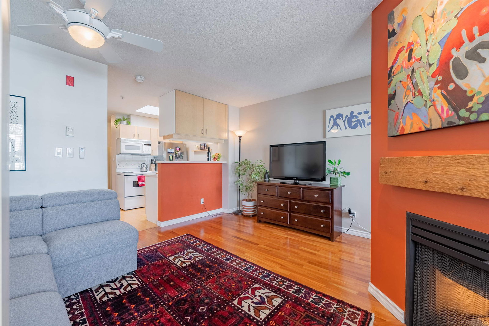 Listing Image 5